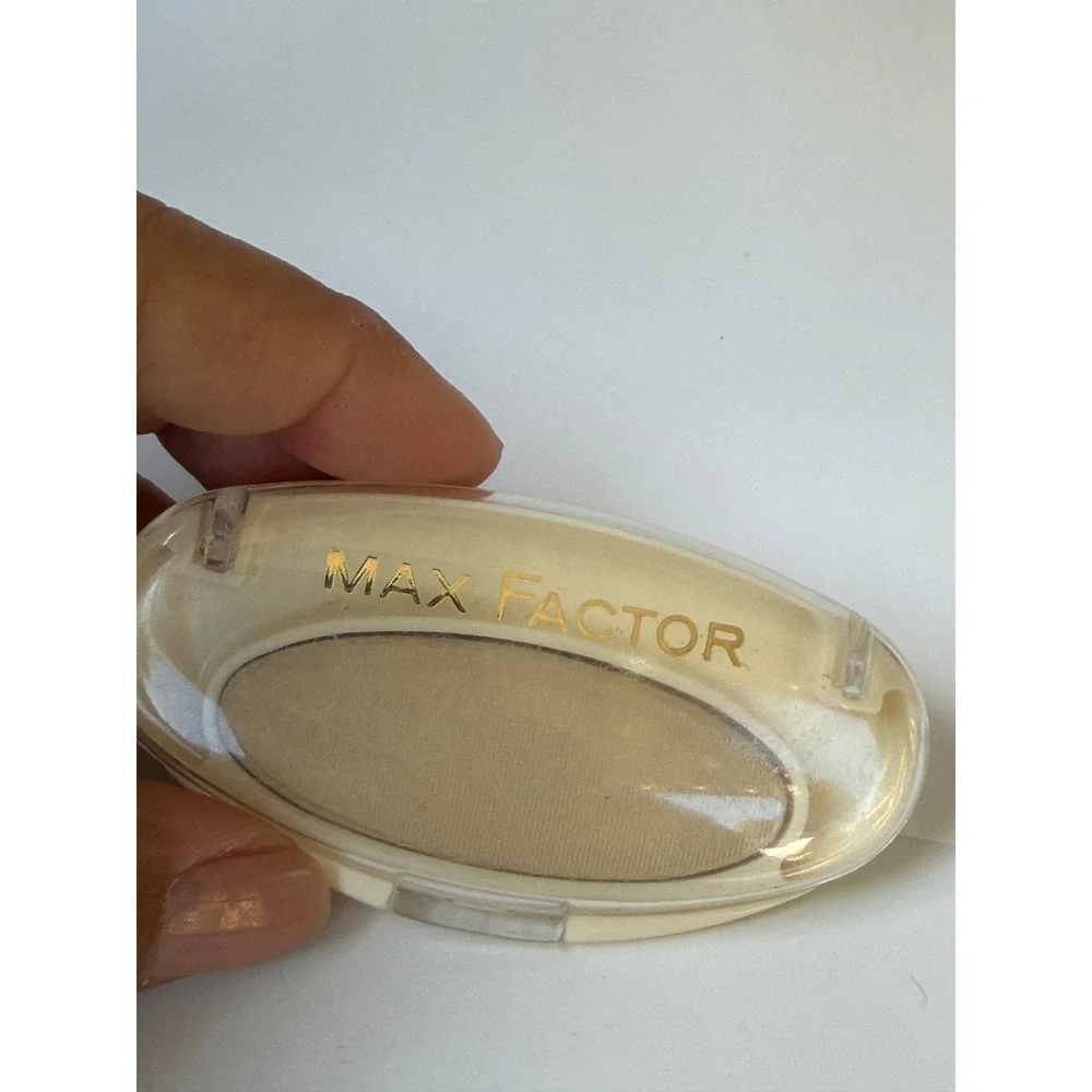 Max Factor Vintage Maxi-Rich Eye Shadow Creamy Vanilla 18 .11 oz Made in USA